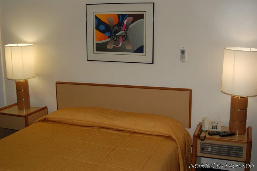 Like Ü Hotel Goiânia Habitación foto